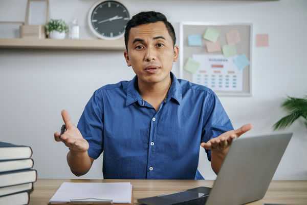 Pemilik bisnis bingung apakah bisnis sedang untung atau rugi